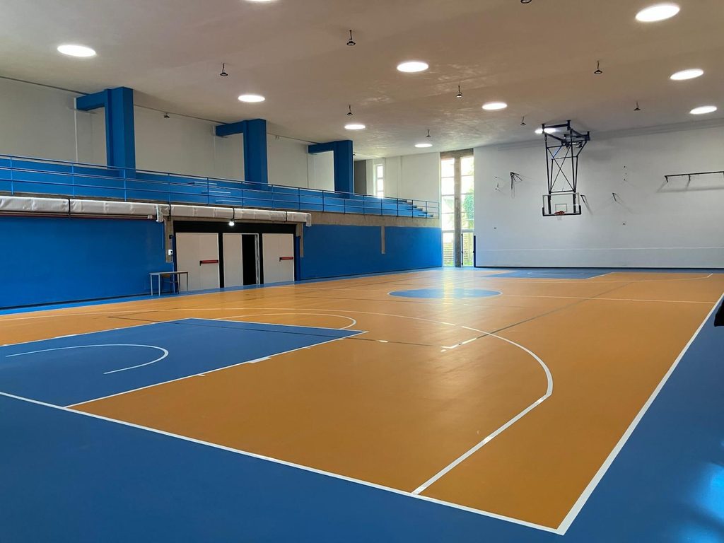 Palestra polivalente coperta con tribuna per pubblico dell'ASD Majorana Cascino a Piazza Armerina