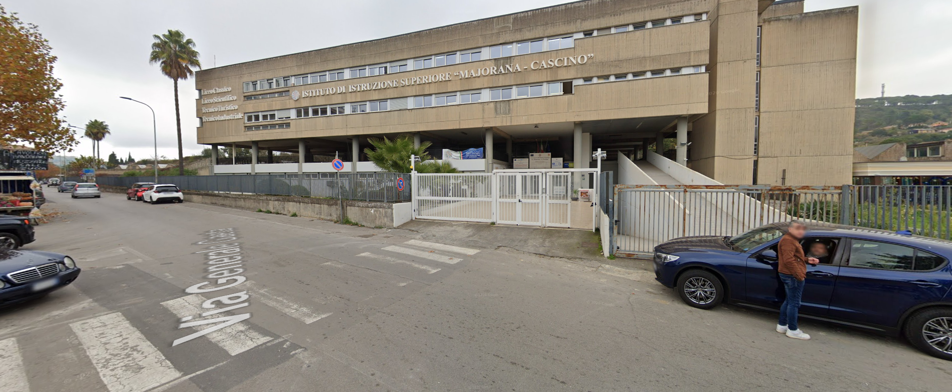 Ingresso dell'Istituto d'Istruzione Superiore E. Majorana A. Cascino a Piazza Armerina sede delle palestre ASD